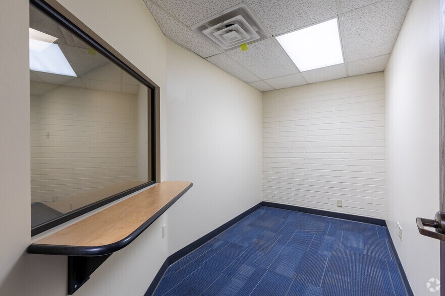 More Photos Of 6851 Lennox Ave, Van Nuys Office For Lease