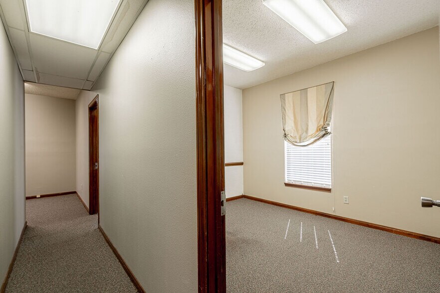 More Photos Of 3329 Florida Ave, Kenner Office For Sale