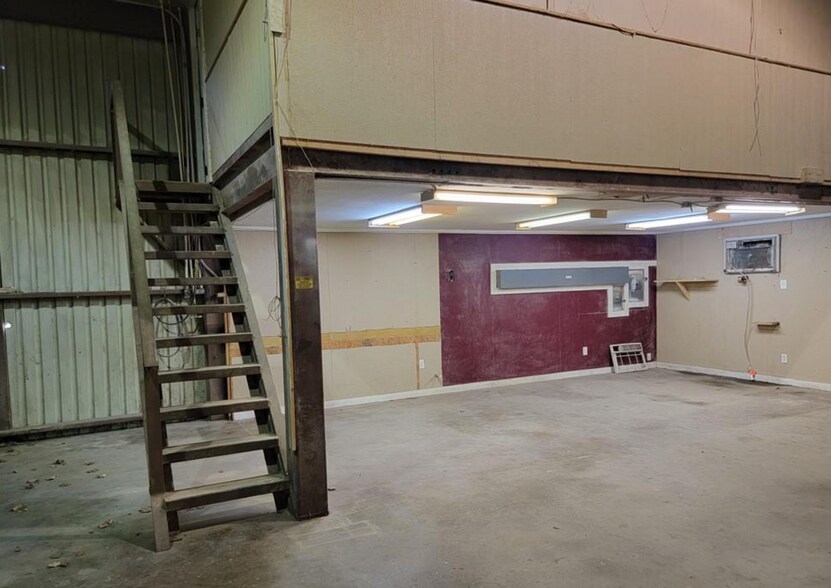 More Photos Of 221-E Avenue C, Milano Industrial For Lease