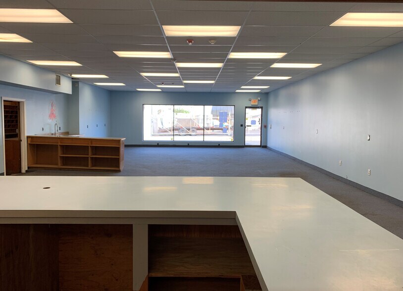 More Photos Of 209 Walnut St, Lansdale Showroom For Sale