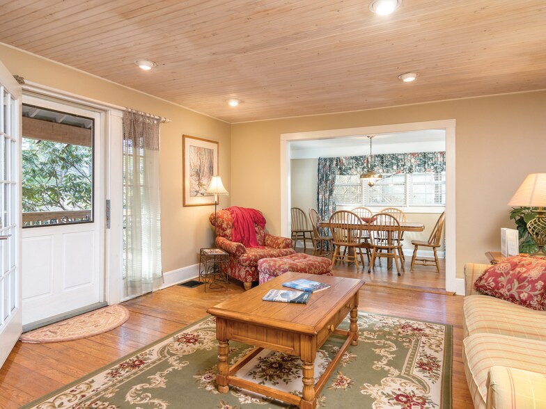 More Photos Of 86 Lily Pad Ln, Flat Rock Hotel For Sale