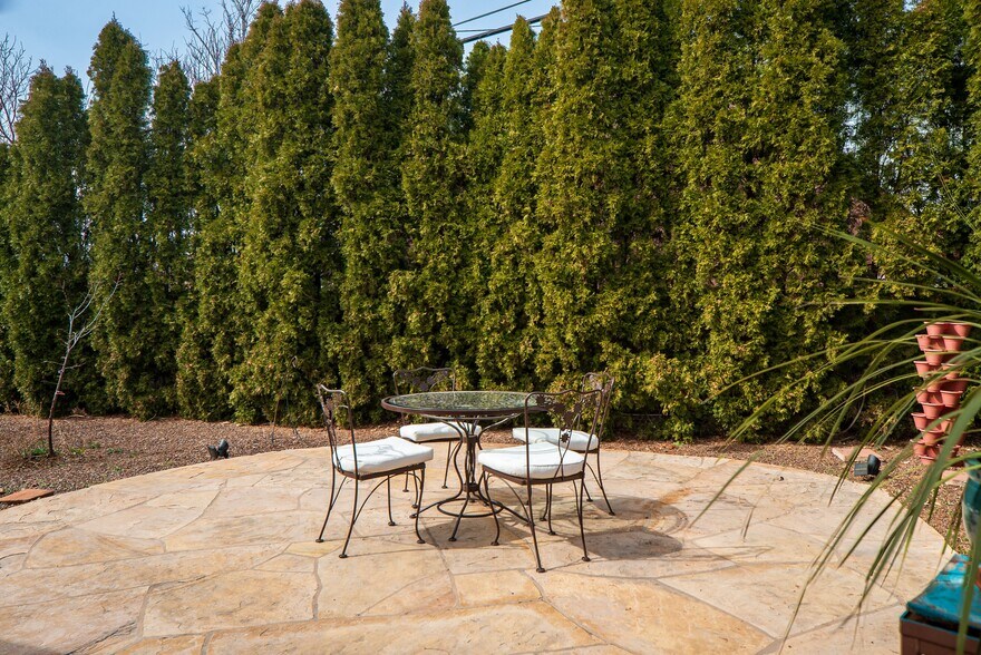 More Photos Of 45 Birch Blvd, Sedona Medical For Sale