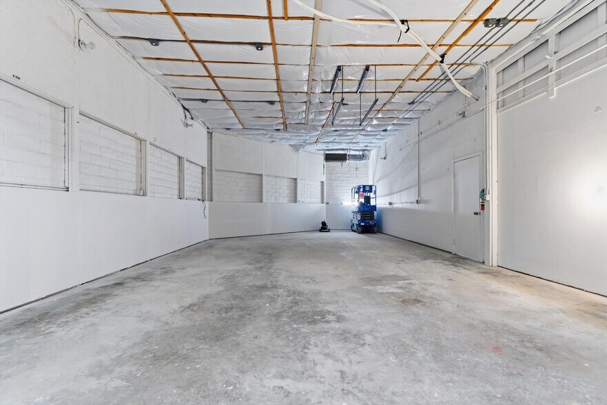 More Photos Of 9550 Main St, Penngrove Showroom For Lease