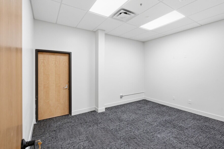 More Photos Of 1360 Horizon Ave, Lafayette Warehouse For Lease