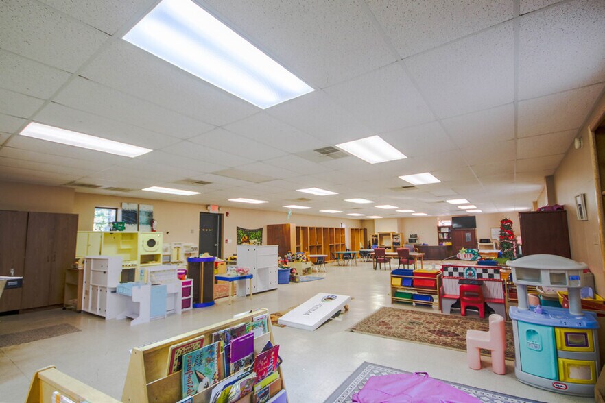 More Photos Of 816 Congress St N, York Daycare Center For Sale