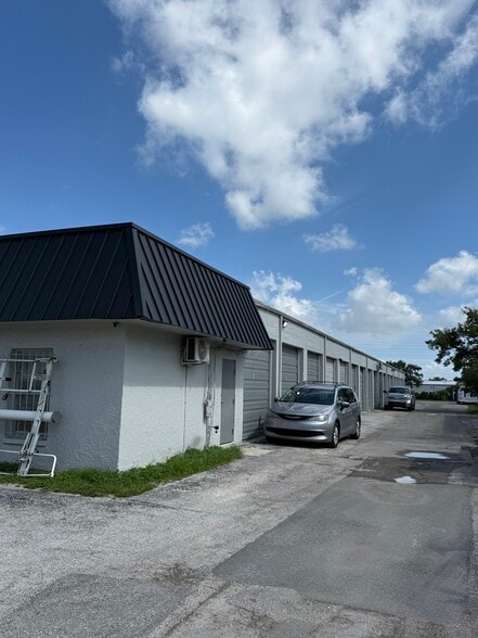 More Photos Of 4317 62nd Ave N, Pinellas Park Warehouse For Lease