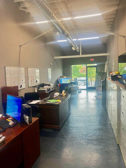 More Photos Of 117 Sweeten Creek Rd, Asheville Freestanding For Lease