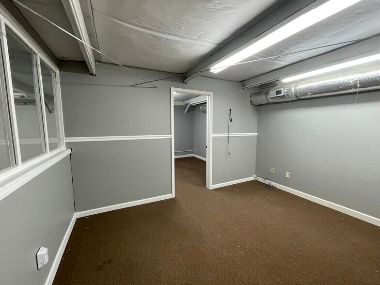 More Photos Of 545 NW Pitts School Rd, Concord Warehouse For Lease