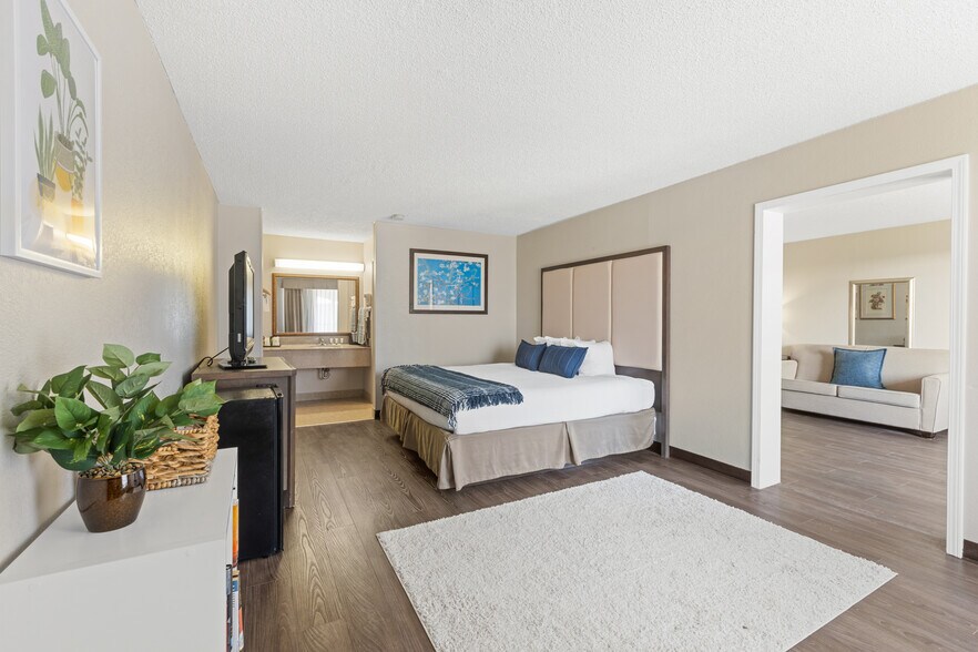 More Photos Of 1400 W Tunnel Blvd, Houma Hotel For Lease