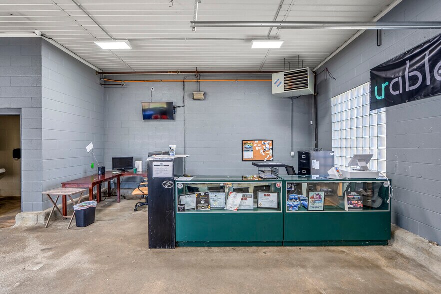 More Photos Of 7300 Lewis Ave, Temperance Carwash For Sale