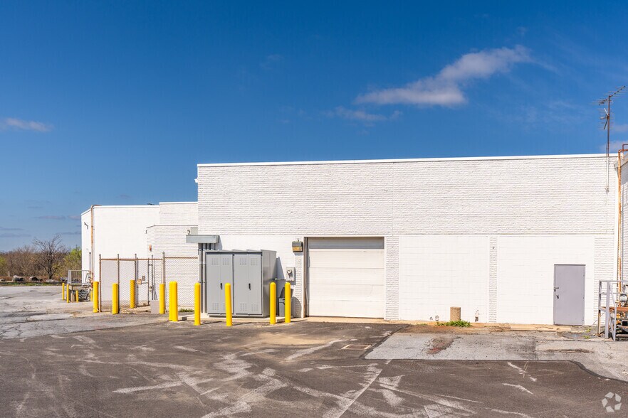 More Photos Of 460 Mall Rd, Harrisburg Freestanding For Sale