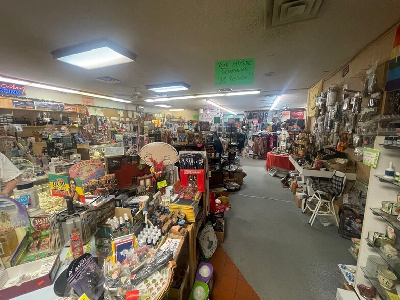 More Photos Of 608 E Pershing Ave, Riverton Storefront For Sale