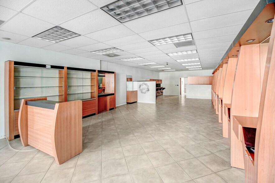 More Photos Of 147-153 N San Fernando Blvd, Burbank Storefront For Lease