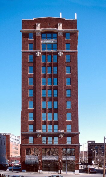 More Photos Of 1627 Main St, Kansas City Office For Lease