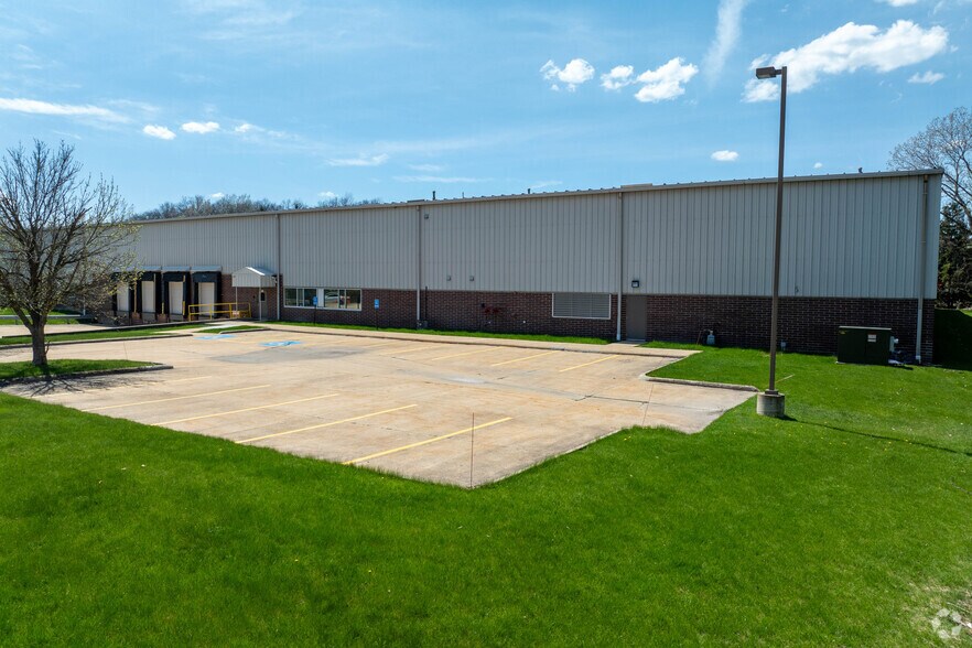 More Photos Of 30700 Aurora Rd, Solon Warehouse For Lease