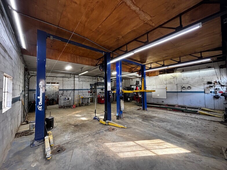 More Photos Of 330 Strode Ave, Coatesville Auto Repair For Lease
