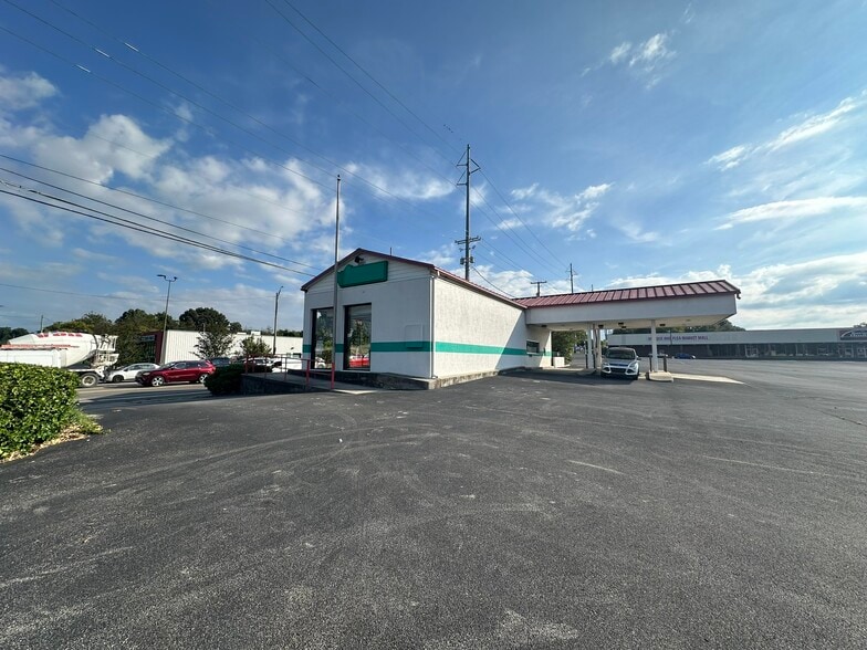 More Photos Of 4000 SW Chapman Hwy, Knoxville Bank For Lease