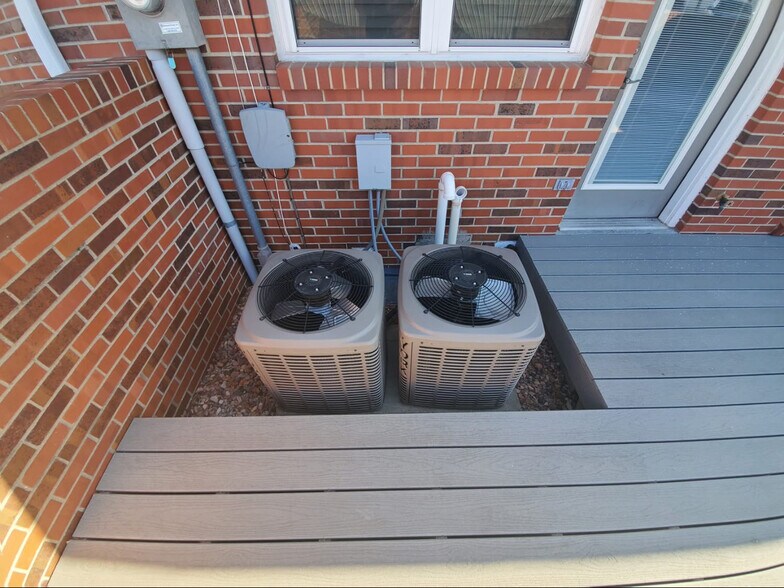 More Photos Of 3003 Hall St, Hays Medical For Sale