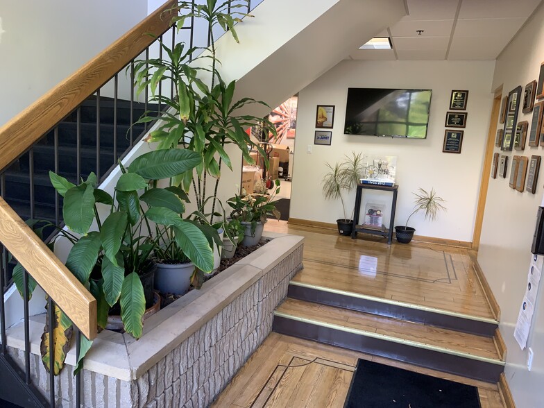 More Photos Of 16 Park Way, Upper Saddle River Service For Lease