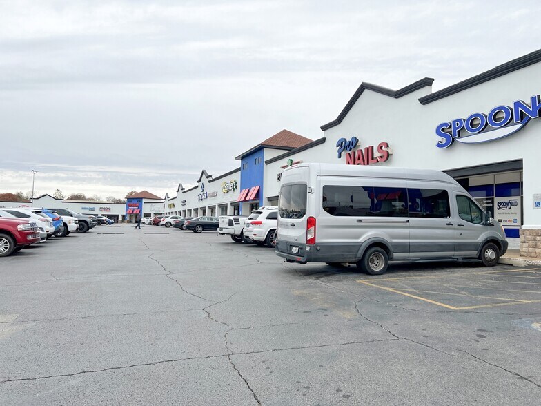 More Photos Of 406-546 Plaza Ct, Sand Springs Unknown For Lease