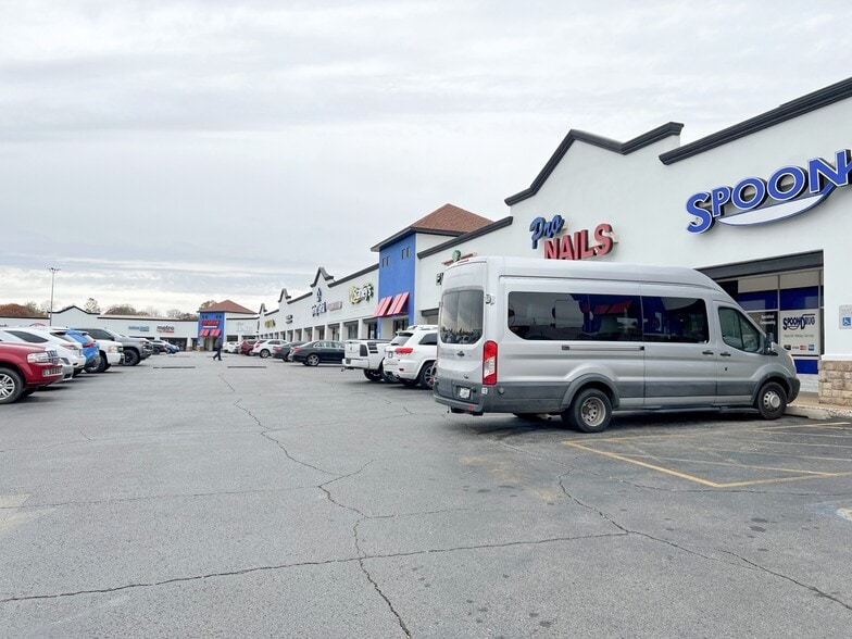 More Photos Of 406-546 Plaza Ct, Sand Springs Unknown For Lease