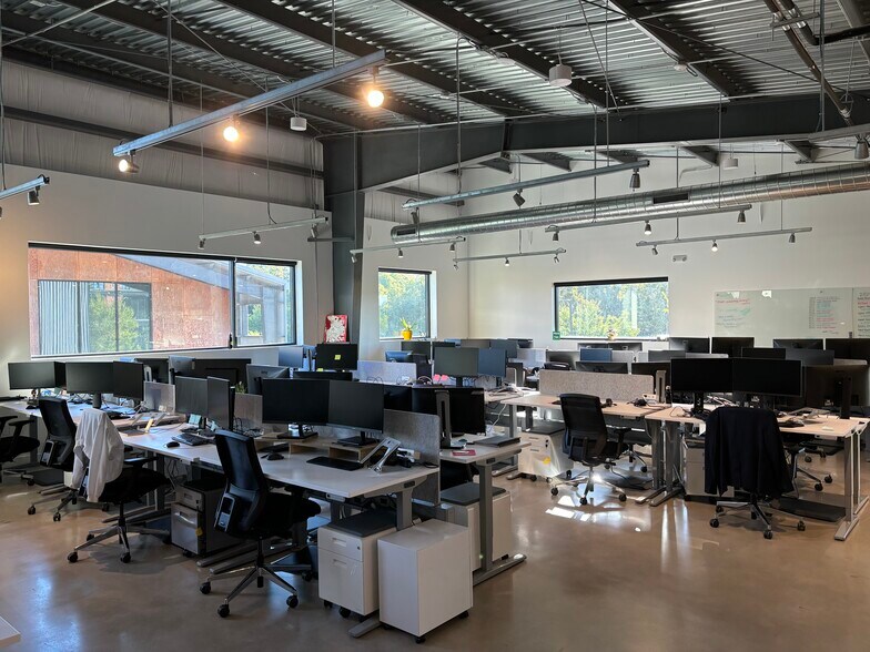 More Photos Of 1023 Springdale Rd, Austin Office For Lease