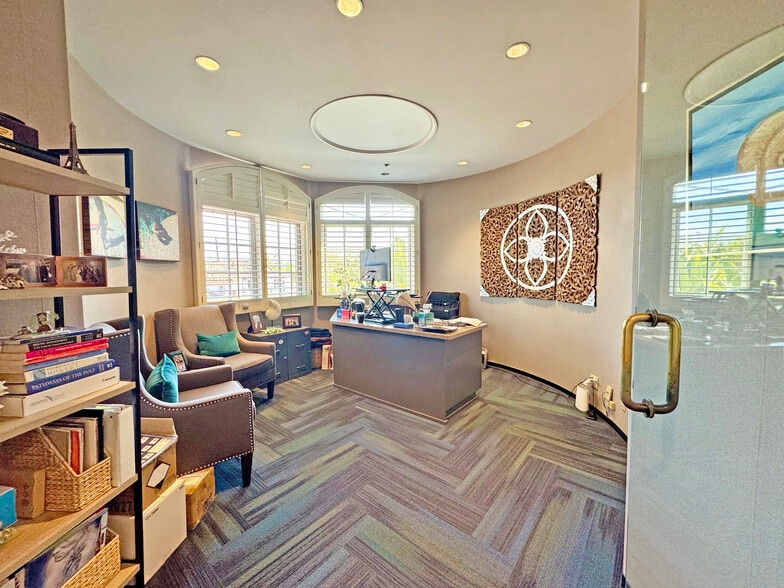 More Photos Of 1525 State St, Santa Barbara Office For Sale