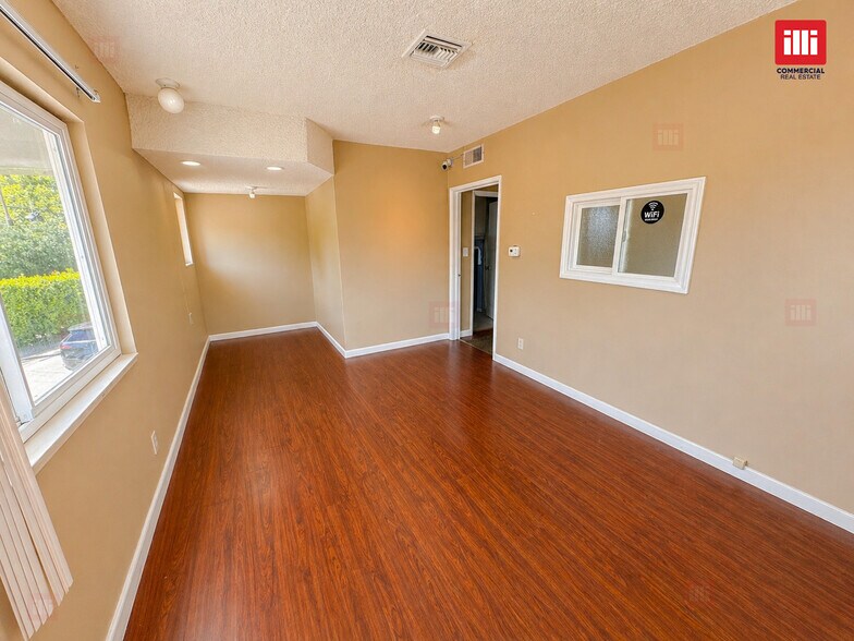 More Photos Of 18400-18406 Ventura Blvd, Tarzana Storefront Retail Office For Lease