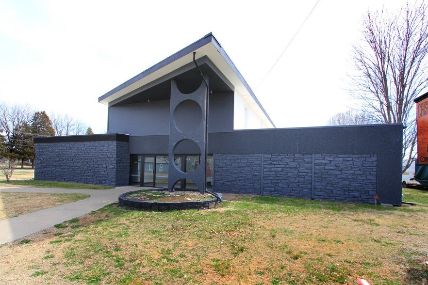 More Photos Of 108 SE 6th St, Abilene Specialty For Sale
