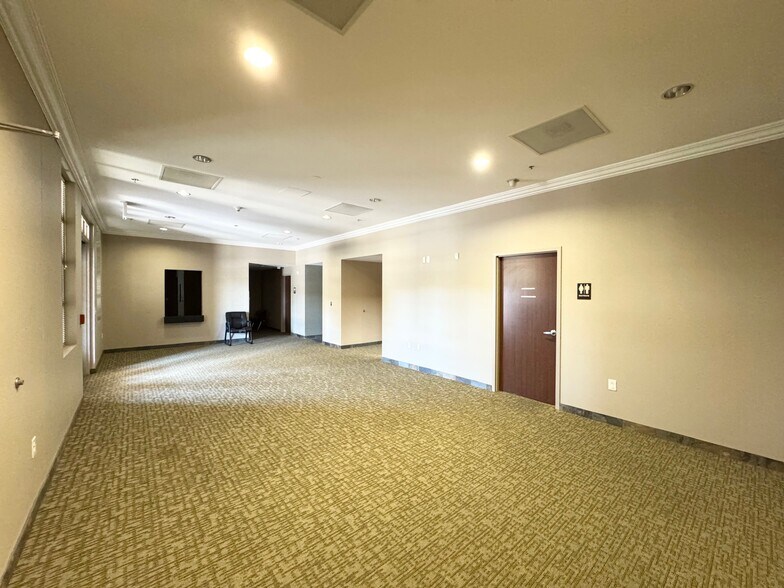 More Photos Of 200 Renaissance Way, Crockett Medical For Sale
