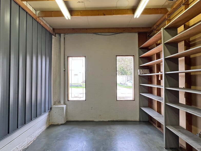 More Photos Of 2002 Evanston Ave, Erie Manufacturing For Lease