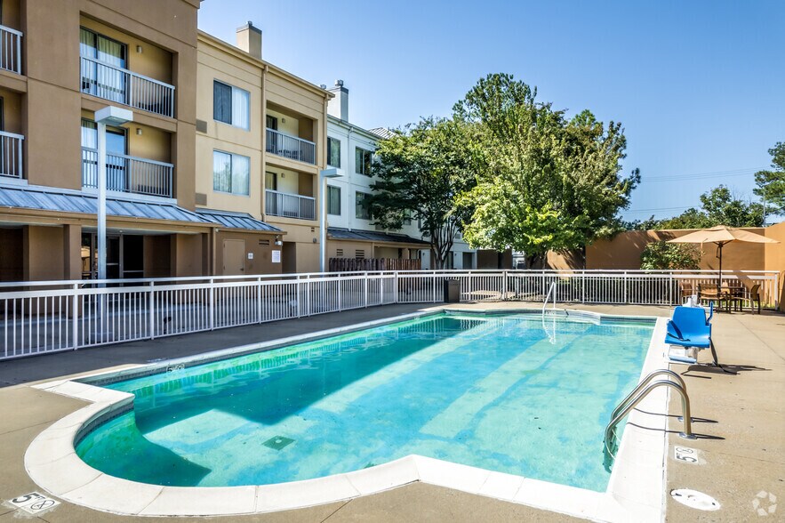 More Photos Of 3076 Kirby Pky, Memphis Hotel For Sale
