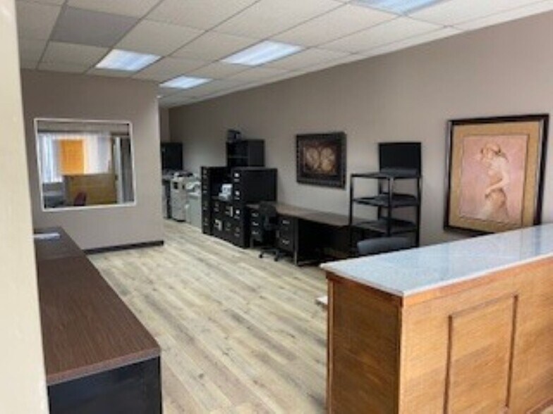 More Photos Of 126 S 4th St, Dekalb Office For Lease