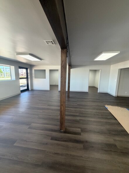 More Photos Of 10934 E 55th Pl, Tulsa Distribution For Lease