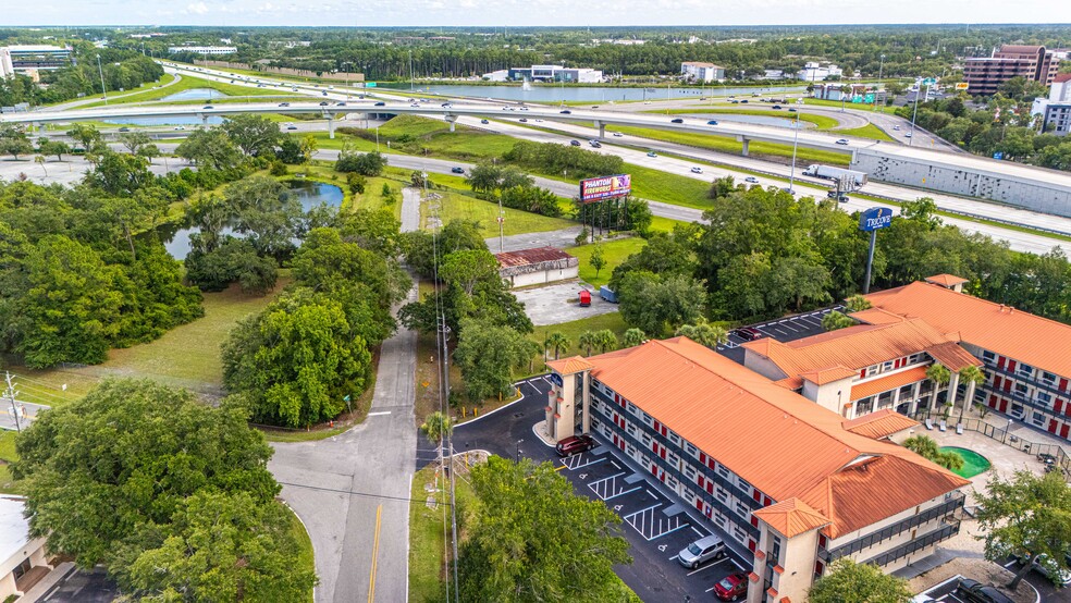 More Photos Of 4402 Old Salisbury Rd, Jacksonville Office For Sale