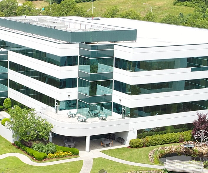 More Photos Of 1810 Pyramid Pl, Memphis Office For Lease