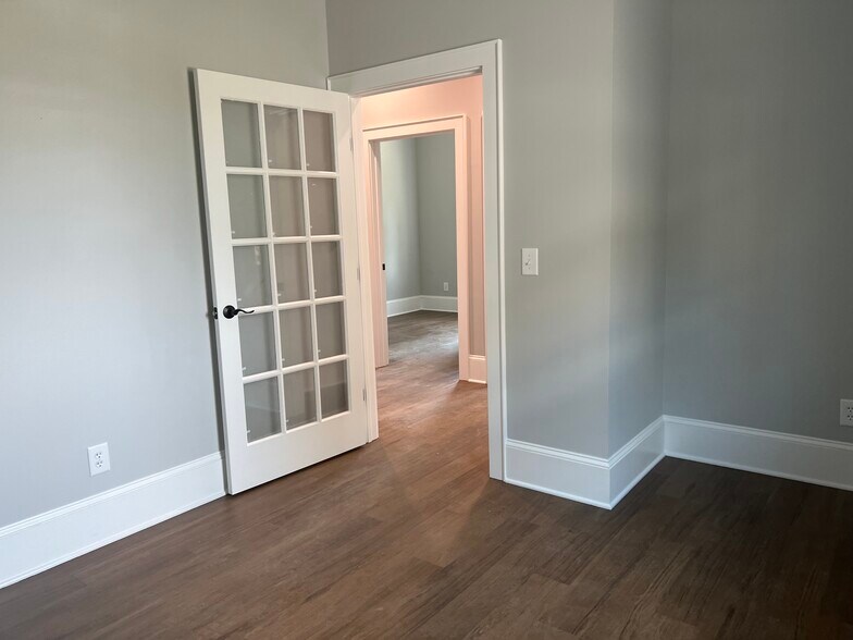 More Photos Of 250 W Pennsylvania Ave, Southern Pines Office For Lease