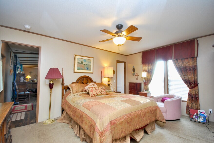 More Photos Of 12604 N State Highway 95, Cistern Restaurant For Sale