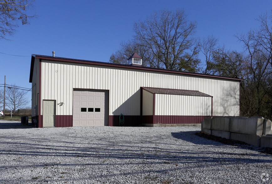 More Photos Of 1220 N Jackson St, Greencastle Flex For Sale