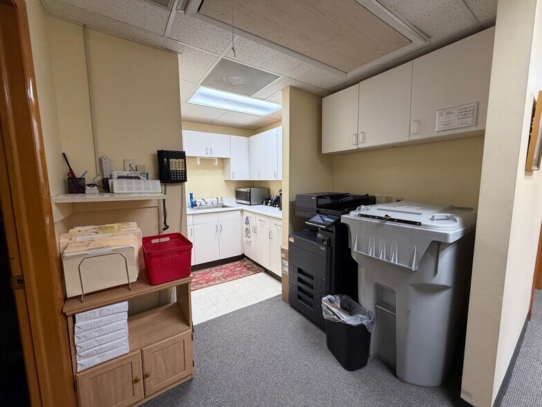 More Photos Of 100 Morgan Pl, Summerville Office For Lease