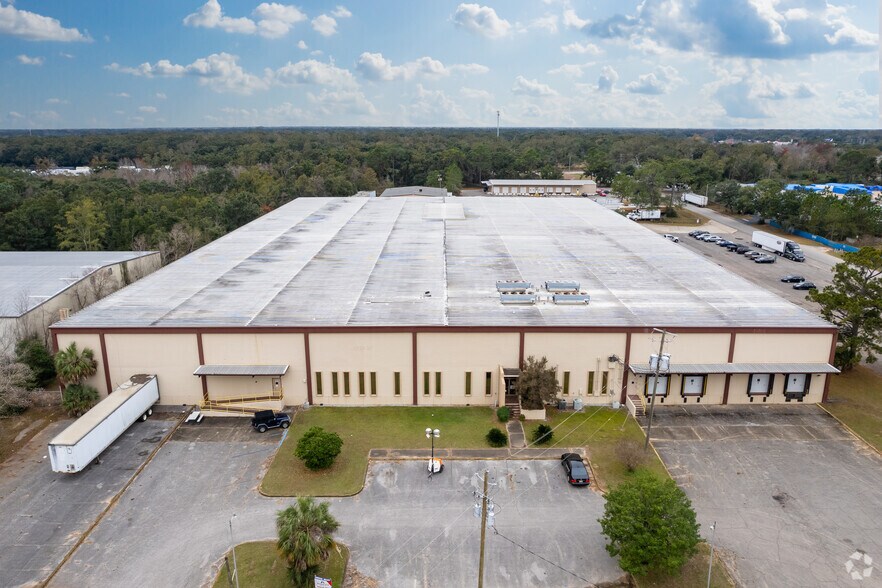 More Photos Of 257 Amber St, Pensacola Distribution For Lease