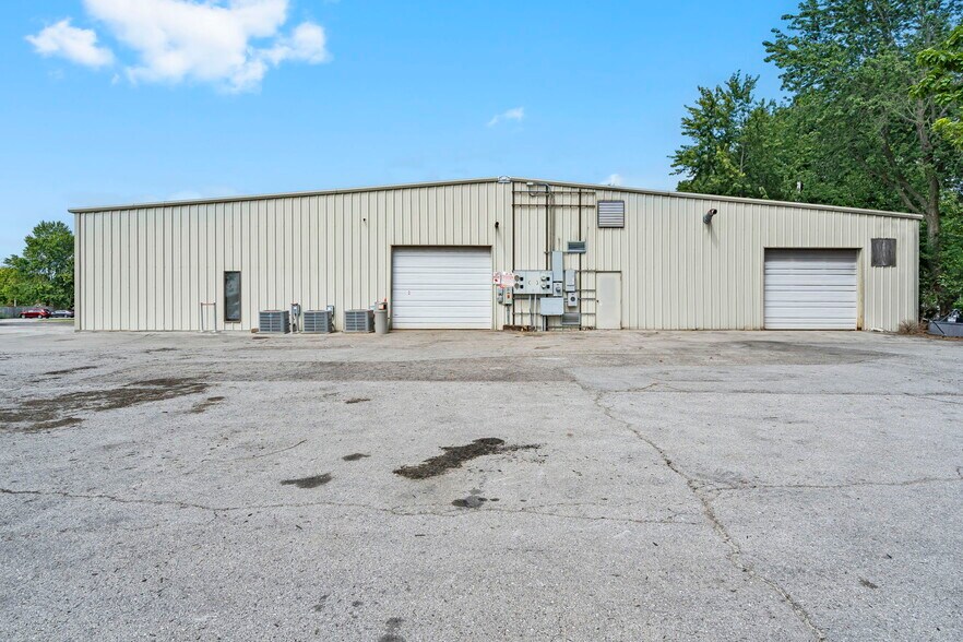 More Photos Of 5410 S Daniel St, Battlefield Manufacturing For Sale