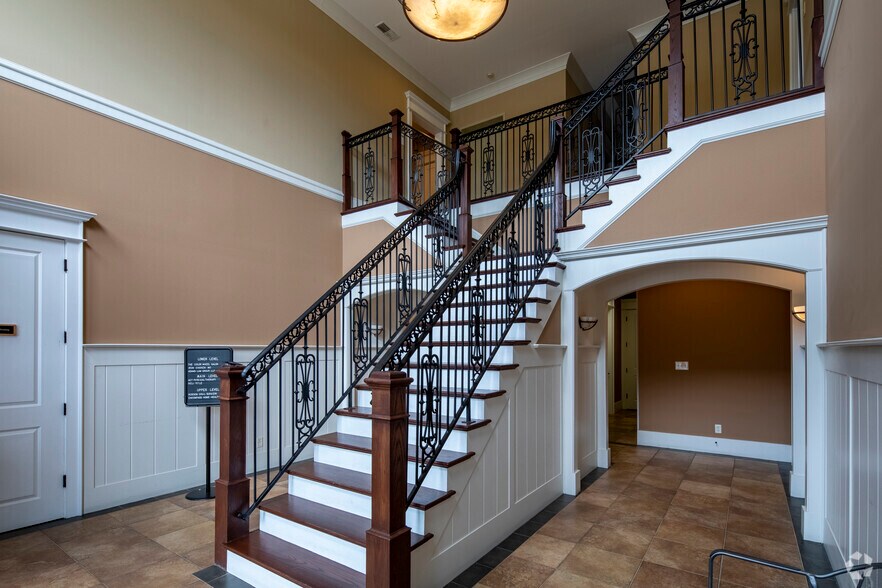 More Photos Of 919 Sharit Ave, Gardendale Office For Lease