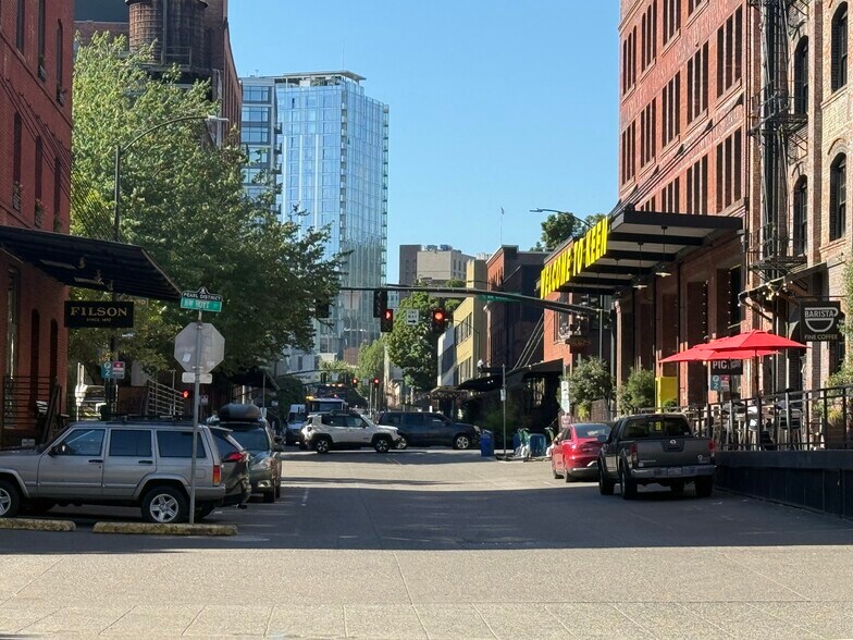 More Photos Of 1231 NW Hoyt St, Portland Loft Creative Space For Lease