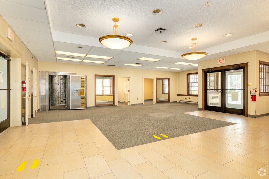 More Photos Of 434 Main St, Chatham Bank For Lease