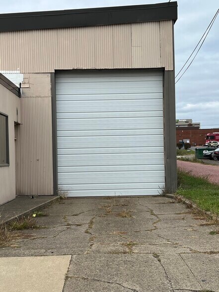 More Photos Of 207 9th St SW, Canton Warehouse For Sale
