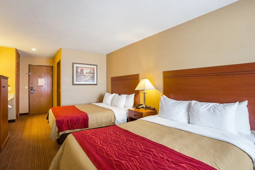 More Photos Of 3815 S Lincoln Ave, York Hotel For Sale