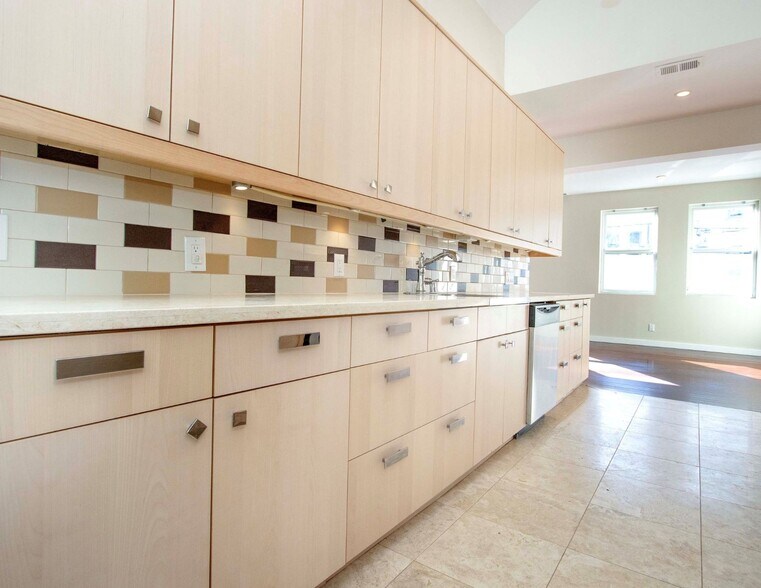 More Photos Of 24 Bosworth St, San Francisco Multifamily For Sale