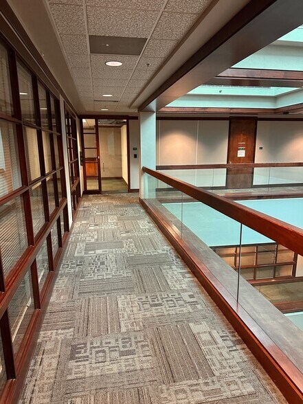 More Photos Of 100 E Peach St, El Dorado Office For Lease