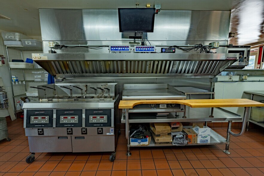 More Photos Of 514 S Water St, Sparta Fast Food For Sale